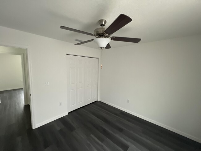 Building Photo - 9 Maple Dr