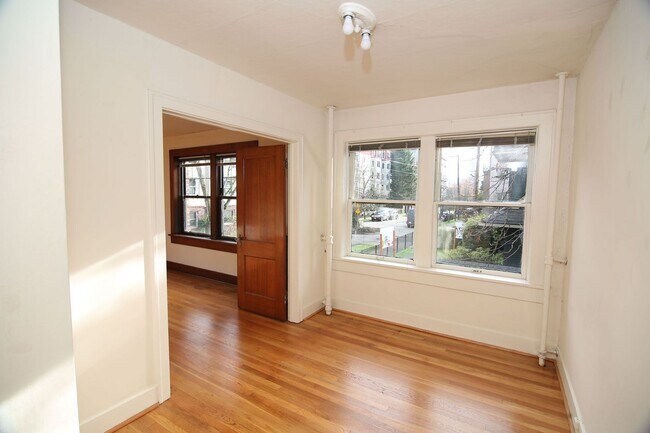 Interior Photo - Glengarry