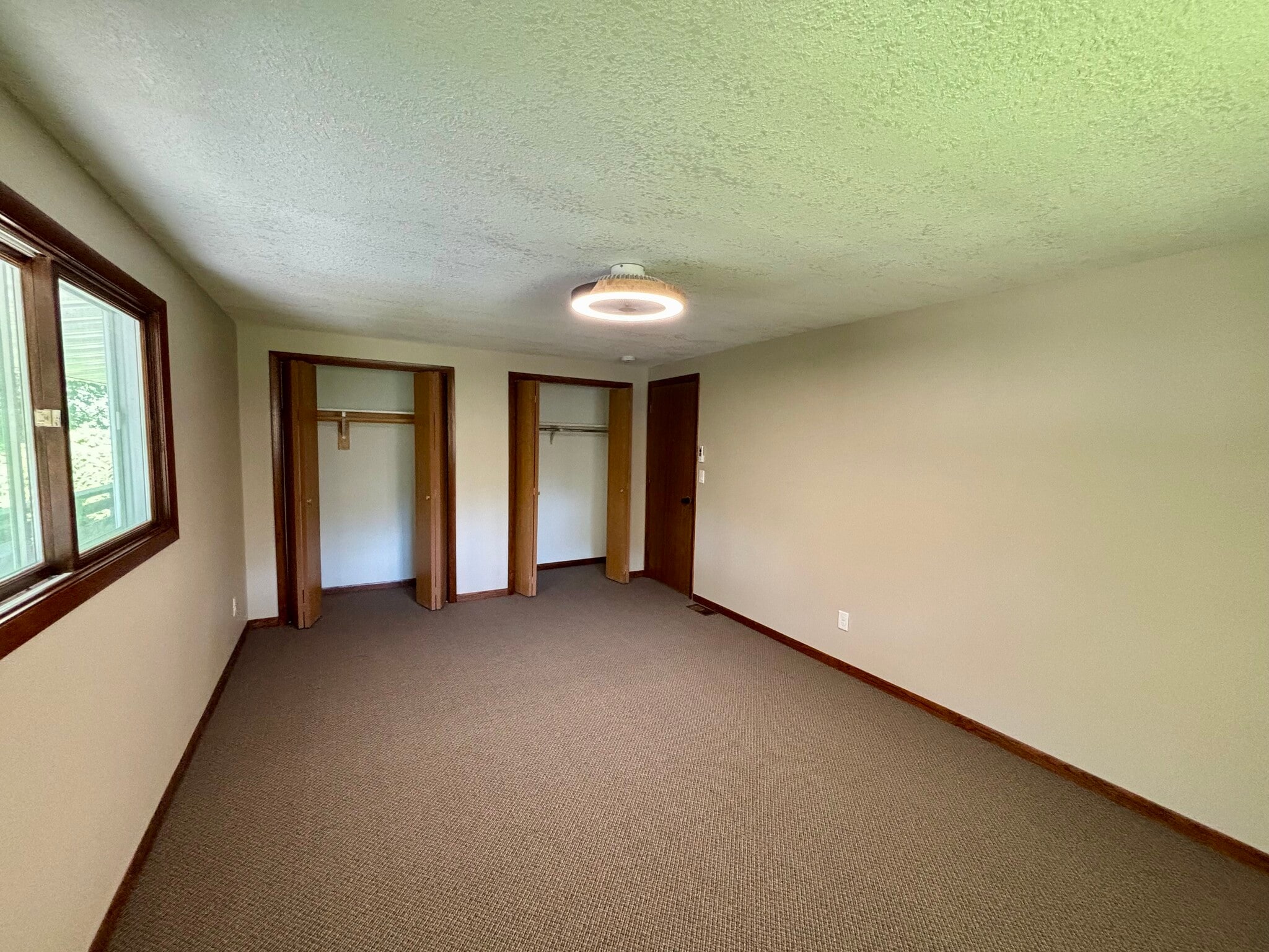 Building Photo - 408 1st St S
