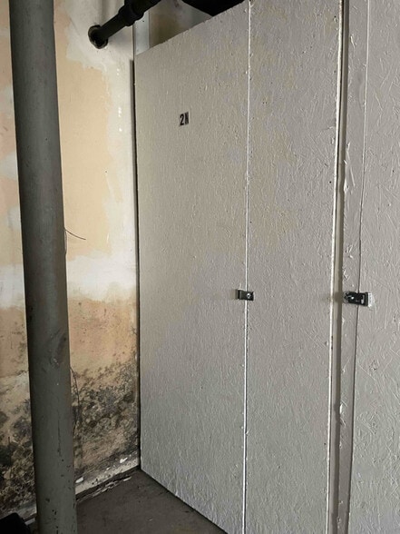 Building Photo - 7931 S Manistee Ave