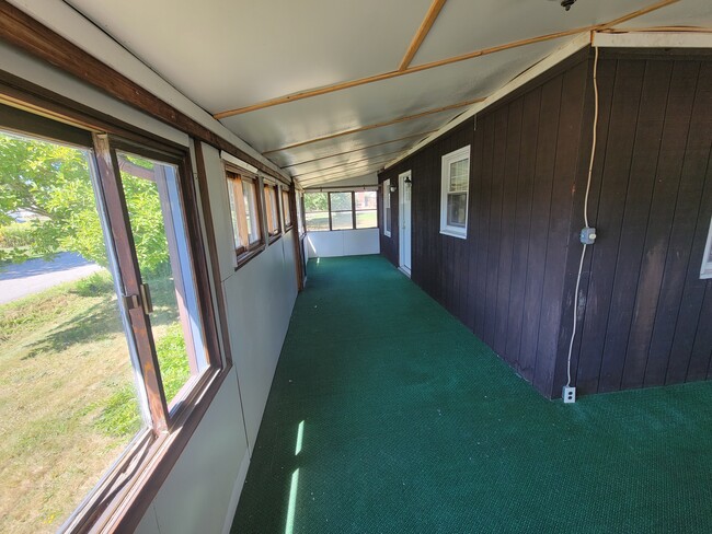 Building Photo - 1494 Thompson Rd