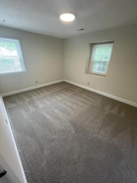 Building Photo - 812 Glen Eden Dr