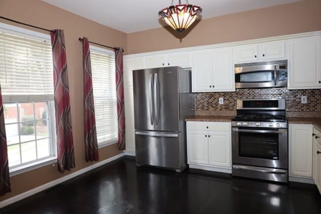 Building Photo - 3 Bedroom Townhome in the Heart of Dulth