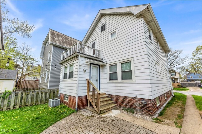 Building Photo - 1643 Wyandotte Ave
