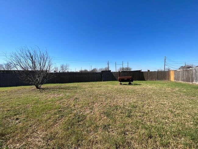 Building Photo - 2901 Dante Dr