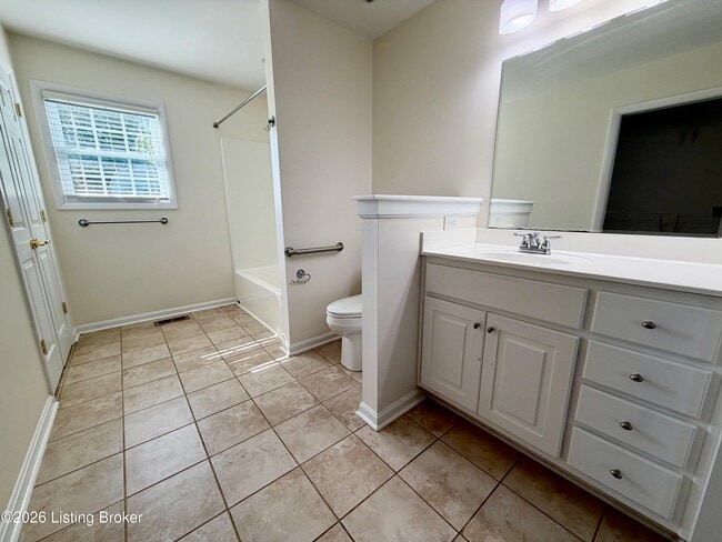 Building Photo - 6216 Hillcrest Ct