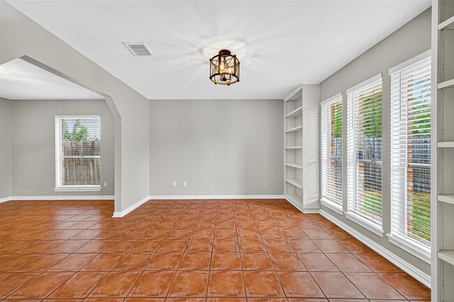 Building Photo - 2107 Briargreen Dr