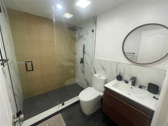 Building Photo - 1505 NE 15th Ave