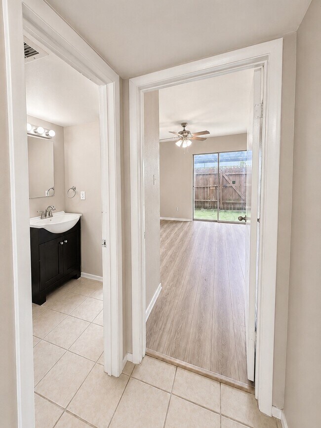 Building Photo - 7854 Green Lawn Dr