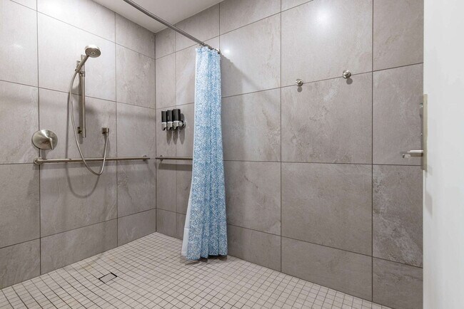 Building Photo - 455 Village Rd