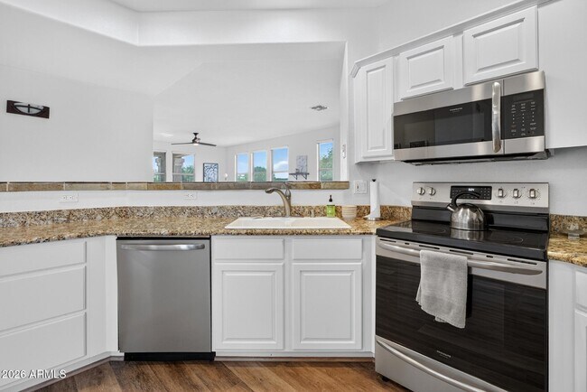 Building Photo - 15221 N Clubgate Dr
