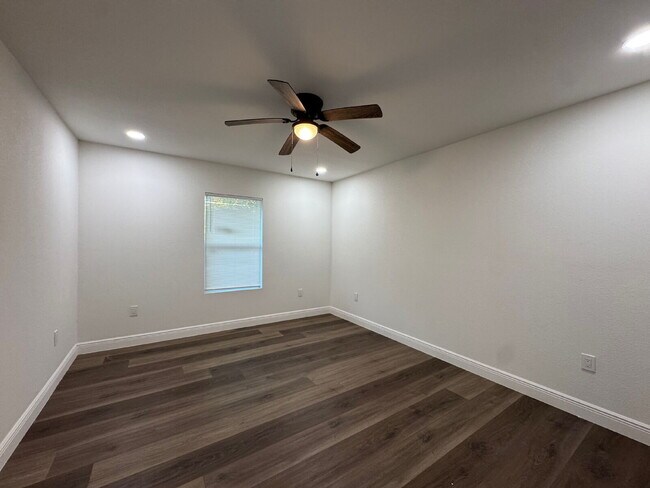 Building Photo - 148 Claire Ave