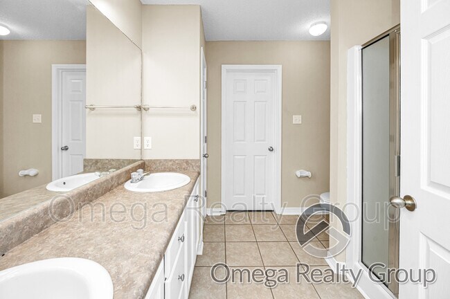Building Photo - 2672 Rosebud Dr E