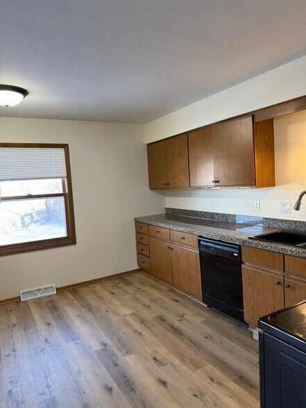 Kitchen - 440 Hi View Dr