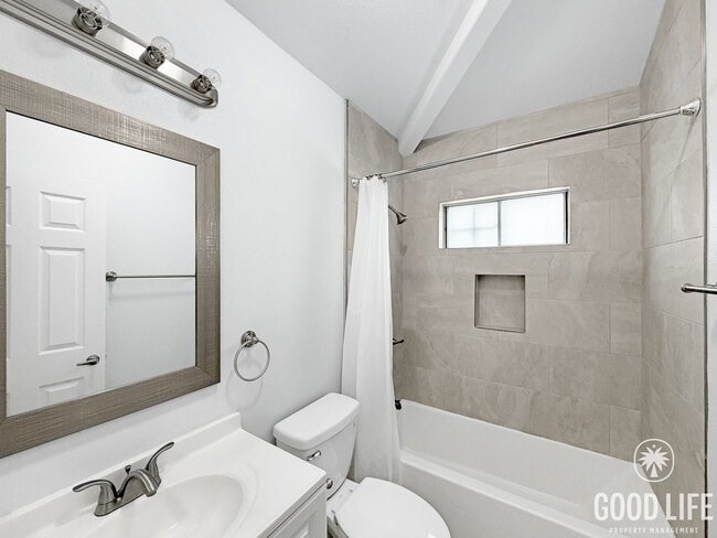 Building Photo - Comfortable 2BD/2BA Condo in La Jolla with Dual Garages, In-Unit Laundry & Pool Access