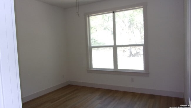 Building Photo - 1482 Birch Ln