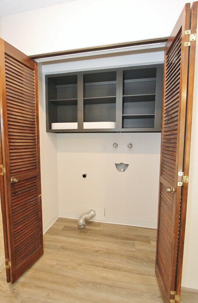 Building Photo - 2412 Robert Ave