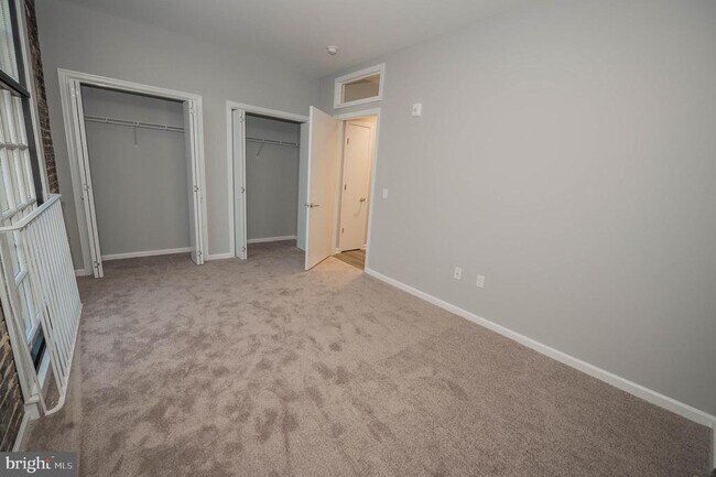 Building Photo - 218 W Main St