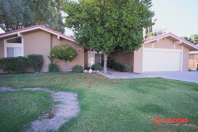 Building Photo - Phenomenal Home Located In Gated Community!