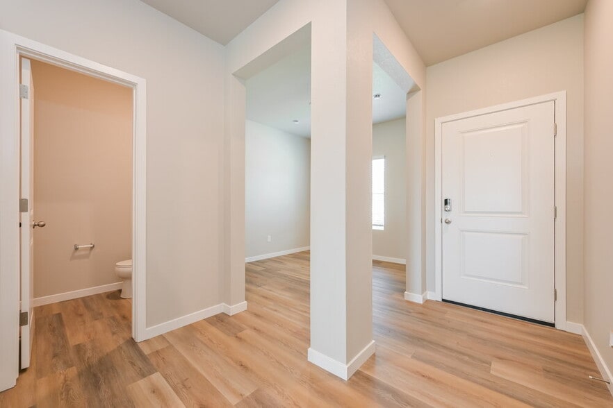 Building Photo - 2190 Christina St
