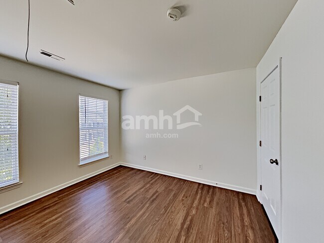 Building Photo - 1019 Canopy Dr