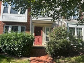 Building Photo - 24 Buttonwood St