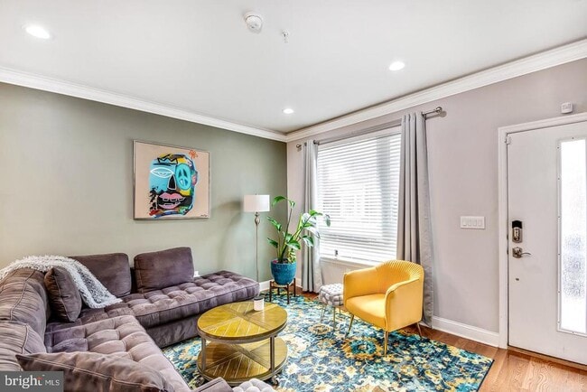 Building Photo - 1945 Watkins St