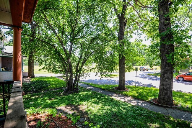 Building Photo - APPLICATION PENDING -- Gorgeous and spacio...