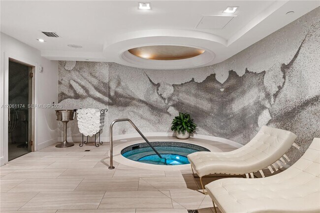 Building Photo - 16051 Collins Ave