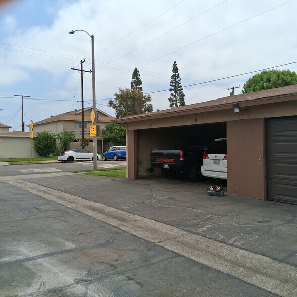 Two car private garage - 2115 1/2 S Broden St