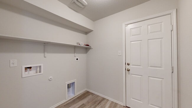 Building Photo - 2 WEEKS FREE RENT + $1,750 A MONTH!