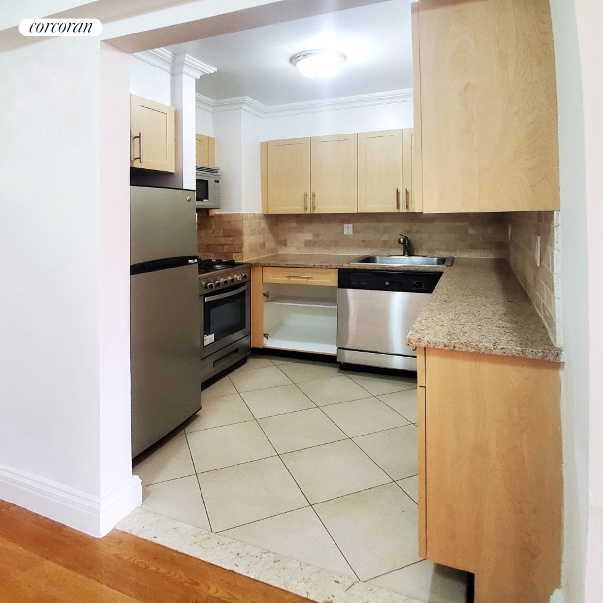 Building Photo - 401 W 56th St