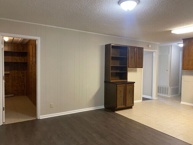 Building Photo - Dreamy 3 bedroom !