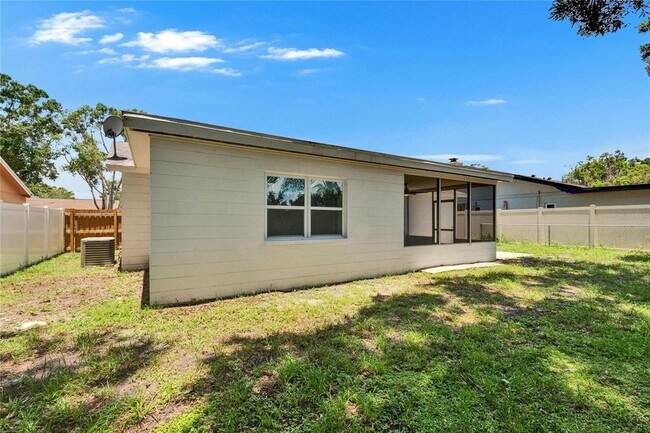 Building Photo - 1695 E Orangecrest Ave
