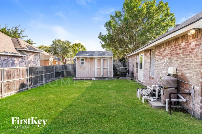 Building Photo - 8713 Briarcrest Dr