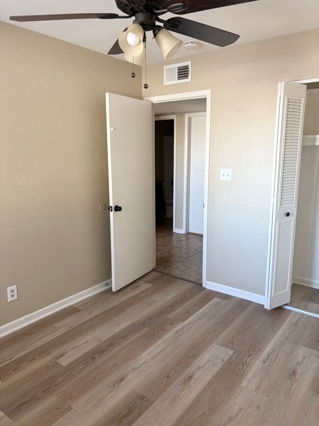 Building Photo - **Excellent 3br/2ba/2garage HOUSE (ELLIOT & DOBSON)