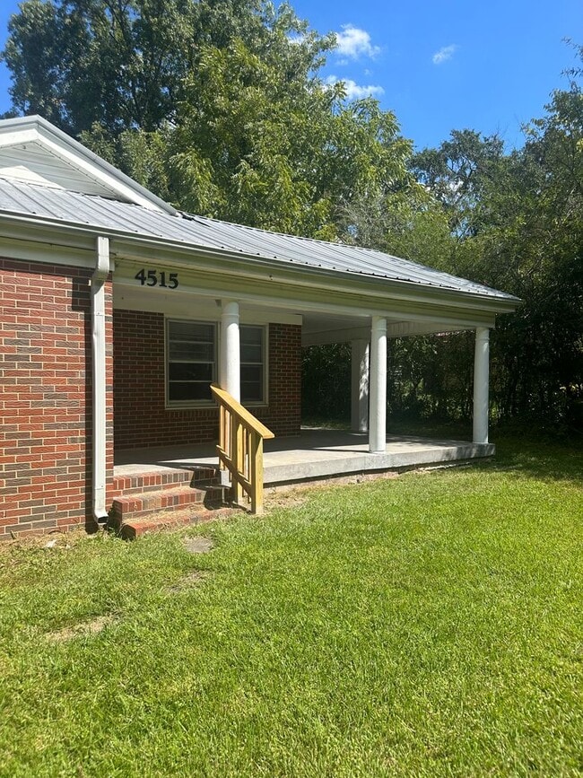 Building Photo - 4515 Skyline Dr