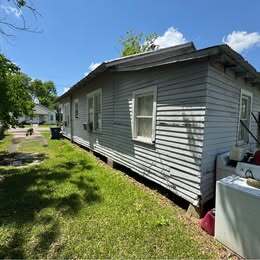 Building Photo - 206 Section Ave