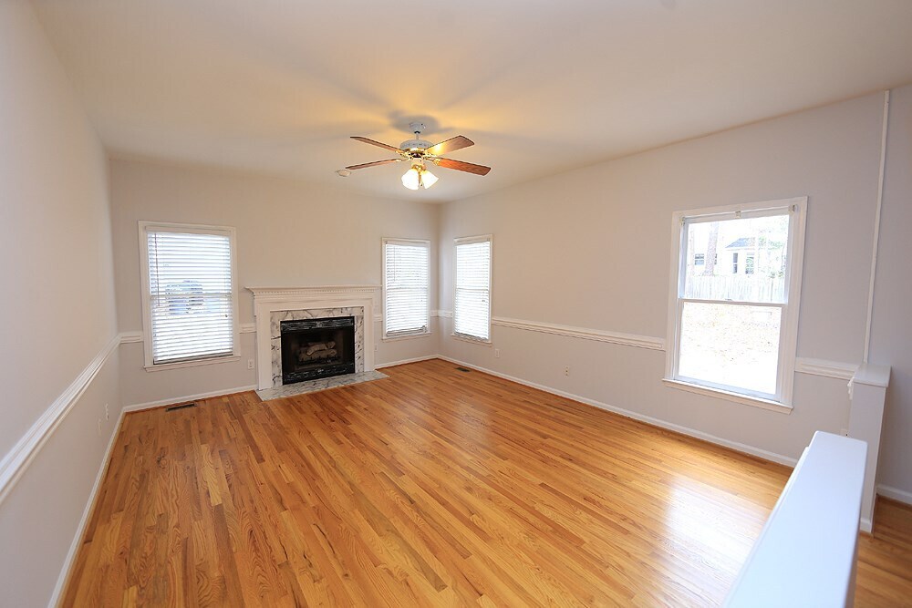 Building Photo - 110 Covington Square Dr