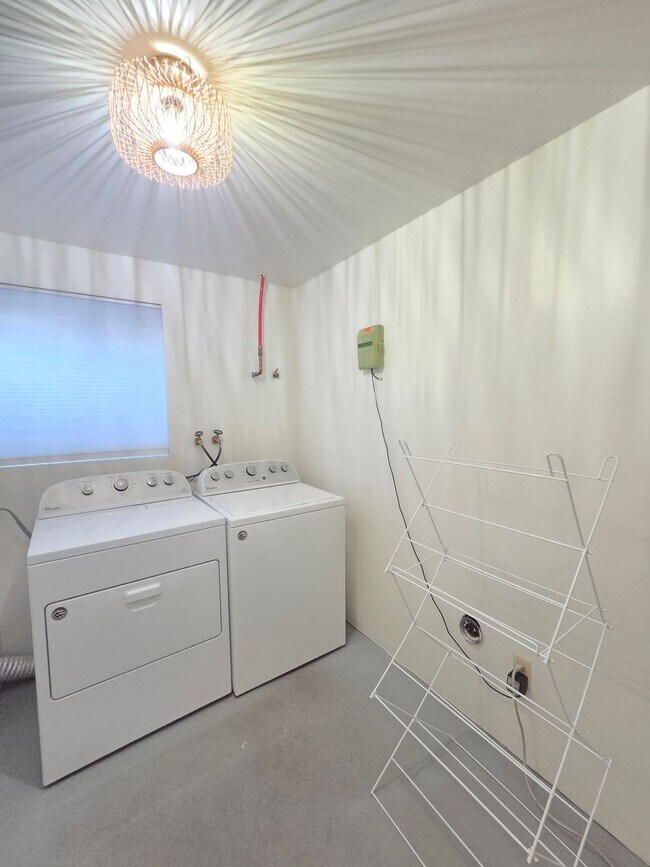 Building Photo - $3,050 - 4 Bed / 2.5 Bath Beautiful Home in Upper South Hill
