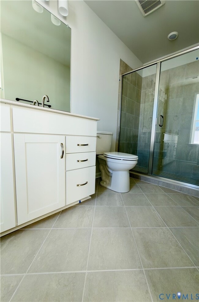 Building Photo - 121 This Wy