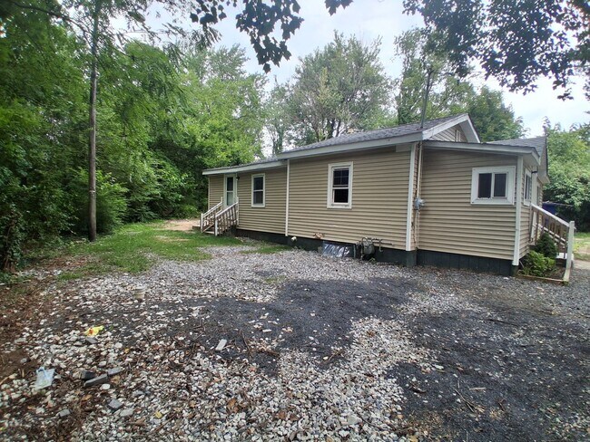 Building Photo - Lovely 3 Bedroom House FOR RENT in Fairfield Twp $1600