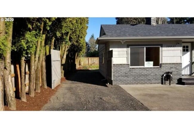 Building Photo - 18641 NE Everett Ct