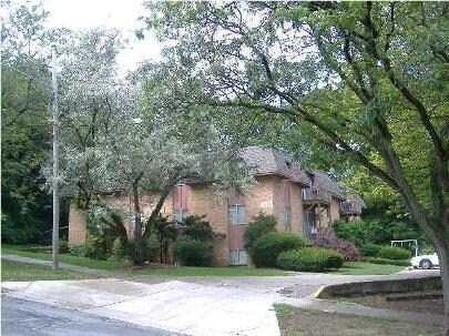 Building Photo - 875 NE Houseman Ave