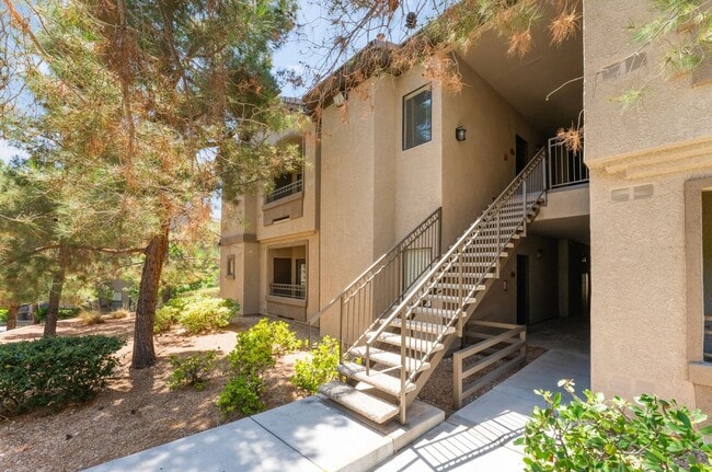 Primary Photo - Bright 2-Bed Condo with Patio!