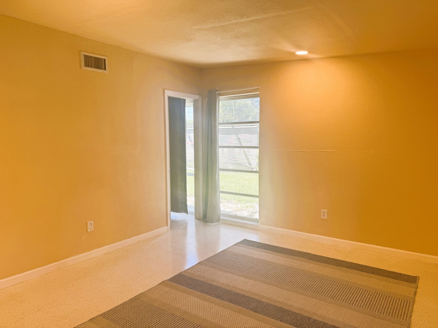 Building Photo - Beautifully Renovated 2 Bedroom + Bonus Room Home on a Corner Lot in North Port!