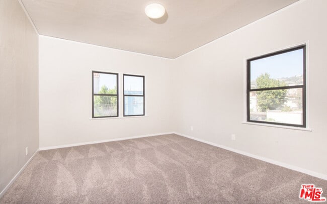 Building Photo - 751 Croft Ave