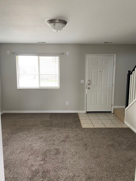 Building Photo - 498 Pheasant Ridge Dr