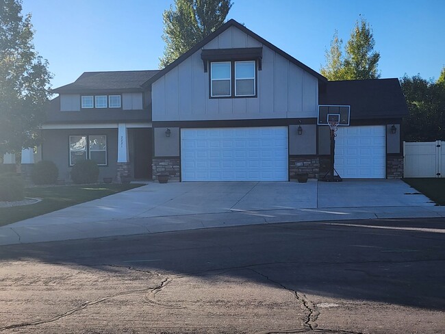 Primary Photo - Beautiful, Spacious North Twin Falls Home