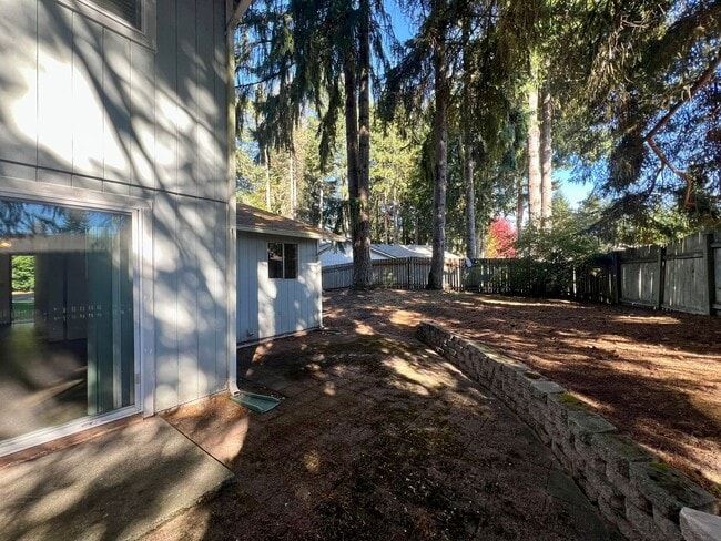 Building Photo - Newly Updated Duplex (Unit A) - Water incl...
